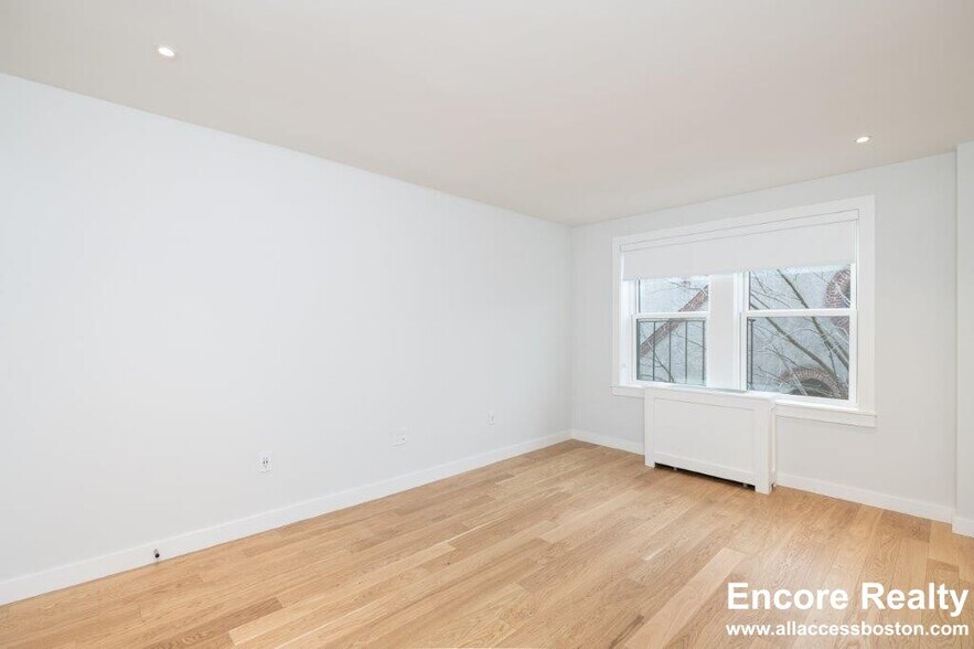 Building Photo - 123 Highland Ave