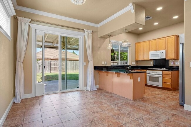 Building Photo - 8204 Ashcrest Ln