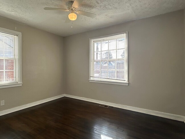 Building Photo - 3 Bed and 2 Bath in Atlanta with a Bonus R...