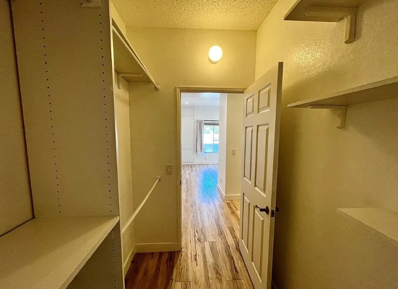 Building Photo - 5420 Sylmar Ave