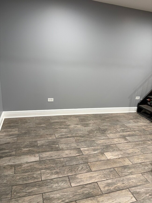 Building Photo - 522 N Troy St