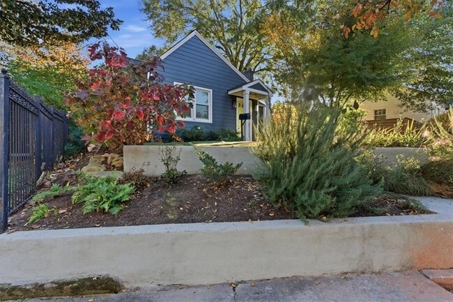 Building Photo - 693 Glenwood Ave SE