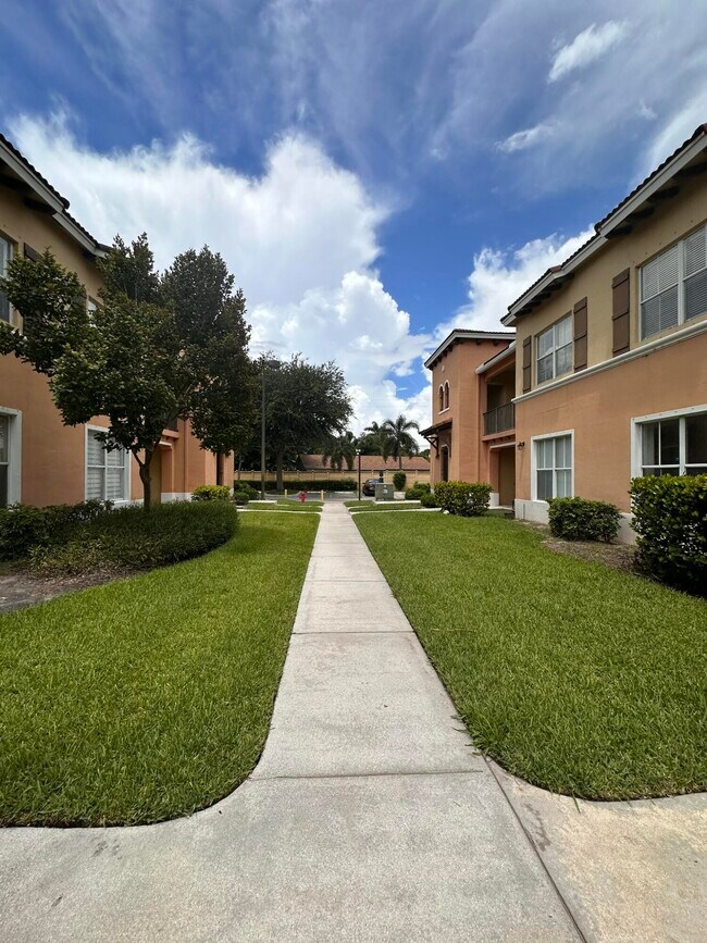 Building Photo - 3545 Forest Hill Blvd
