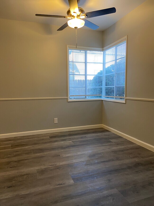 Building Photo - 12267 Magnolia Blvd