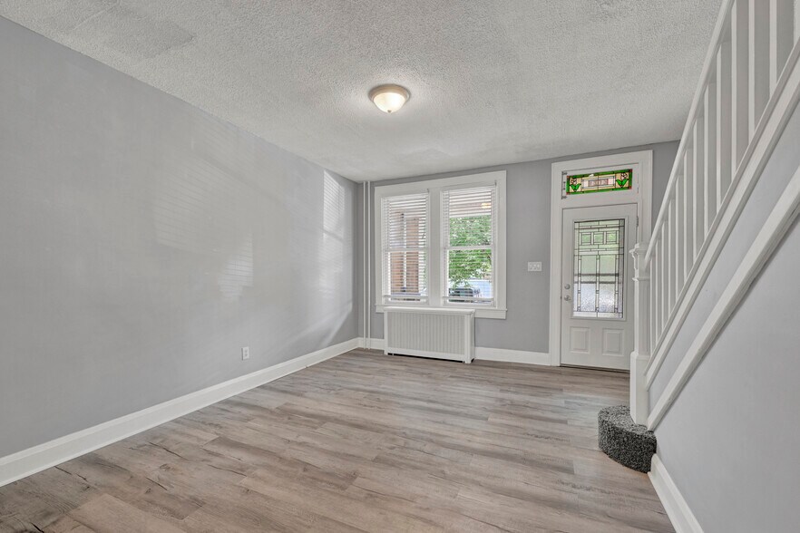 Building Photo - 404 Cornwall St