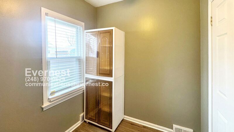 Building Photo - 1582 Pagel Ave