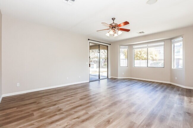 Building Photo - 2221 S Holguin Way