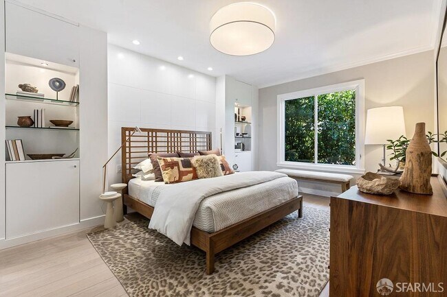 Building Photo - 228 Mallorca Way