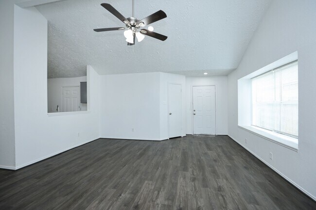 Building Photo - 19938 Laurel Trail Dr