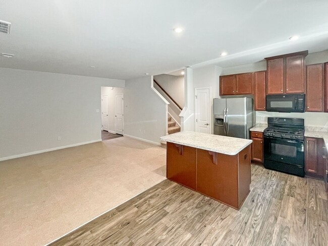 Building Photo - Beautiful Townhome in Ashland !!