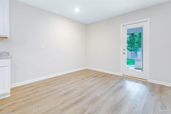 Building Photo - 975 Lovebird Ct