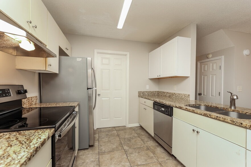 Building Photo - 1936 Turnberry Ct