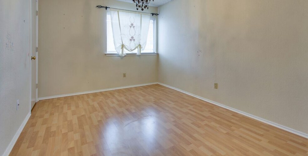 Building Photo - 807 Burr Oak Dr