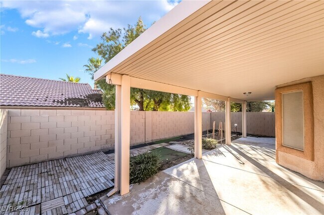 Building Photo - 11000 Vallerosa St