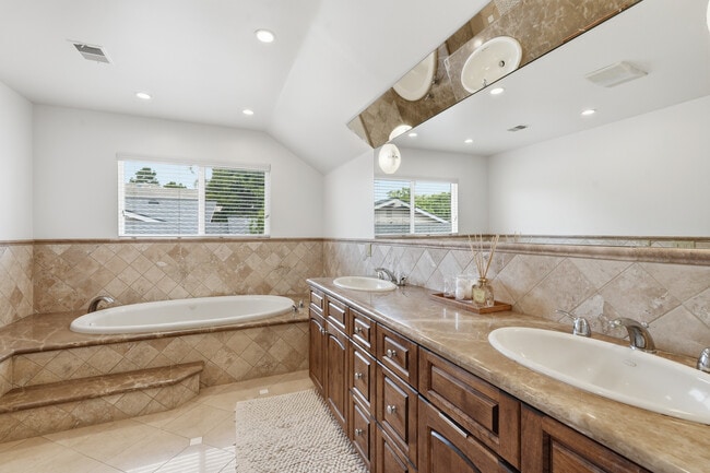 Building Photo - 28751 King Arthur Ct