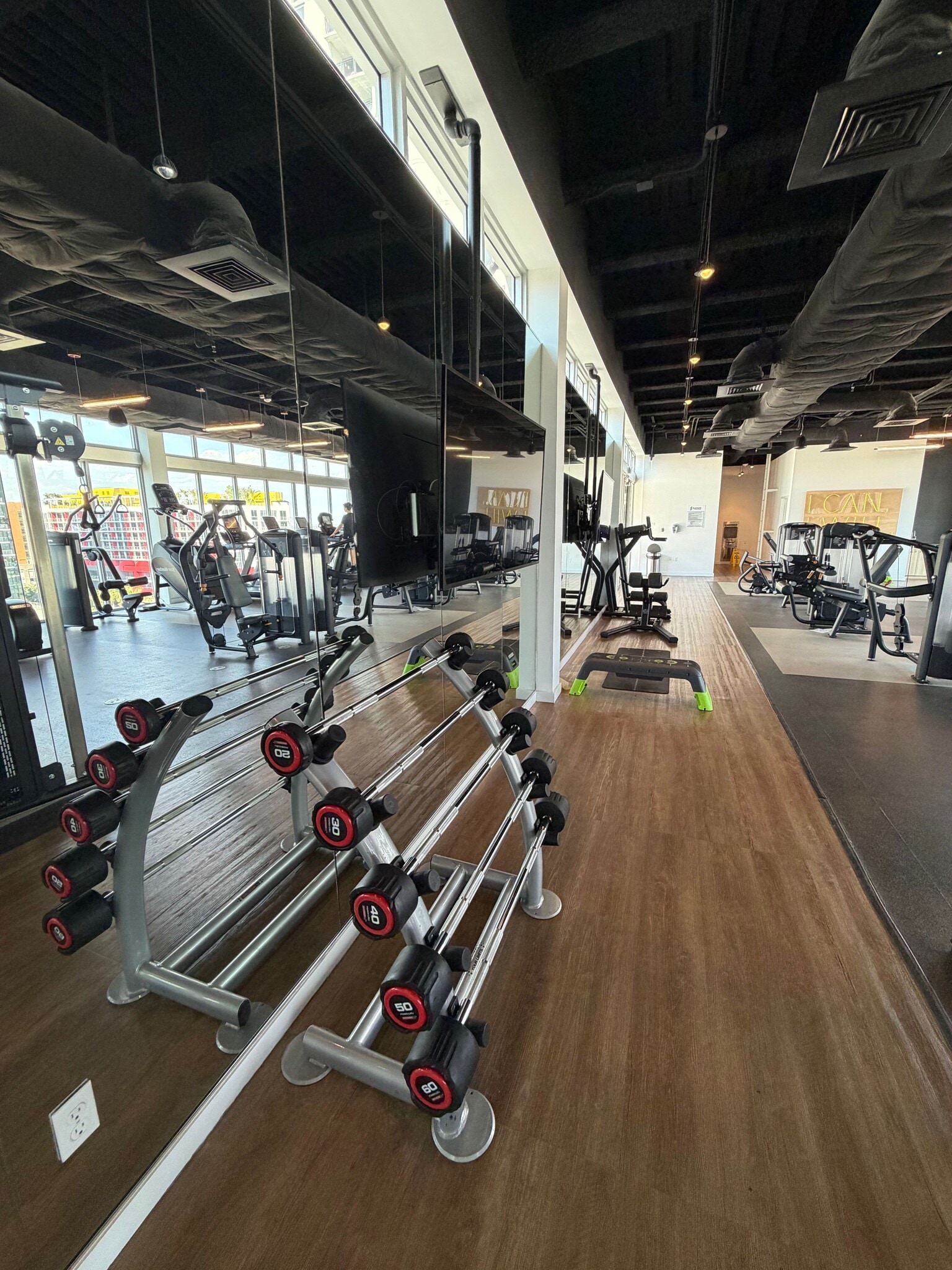 Building Photo - 237 NE 33rd St