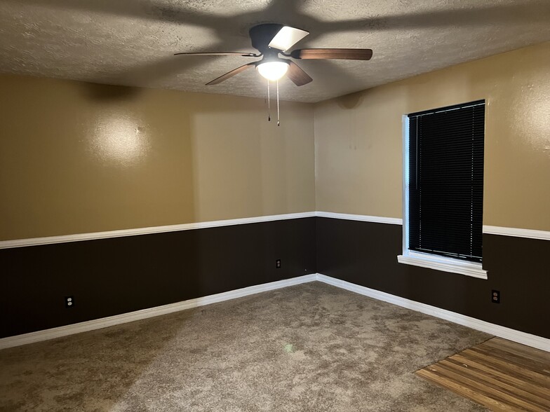 Building Photo - 120 N Lake Dr