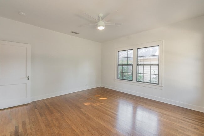 Building Photo - CHARMING and UPDATED 3/2 in The Cultural District