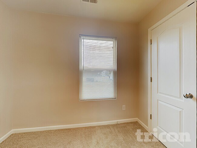 Building Photo - 572 Gentle Breeze Ln