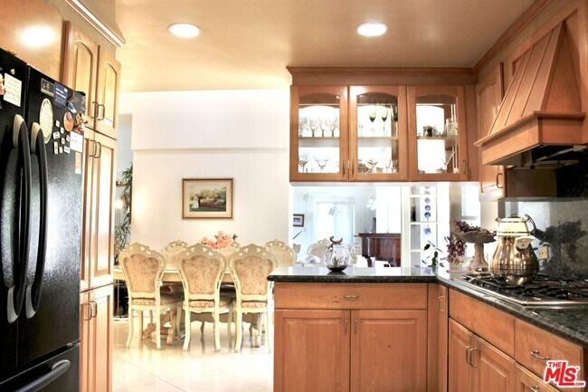 Building Photo - 1265 Bienveneda Ave