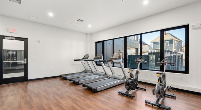 Building Photo - 600 Broadway-SI ID1240310P