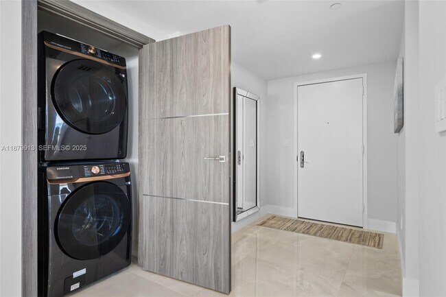 Building Photo - 1830 S Ocean Dr