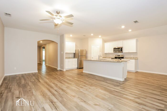 Building Photo - 1919 Hialeah Dr