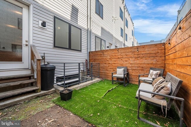 Building Photo - 1839- Blair St