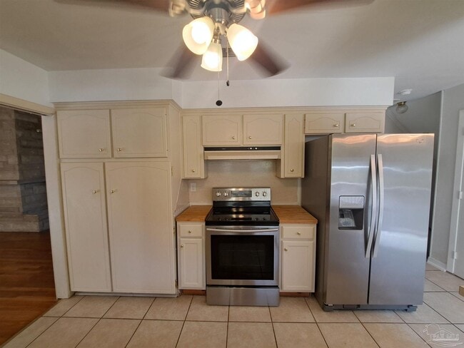 Building Photo - 8598 Meadowbrook Dr