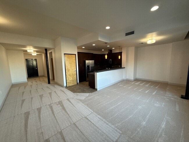 Building Photo - 160 Liberty St NE