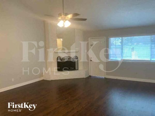 Building Photo - 2411 Shady Brook Dr