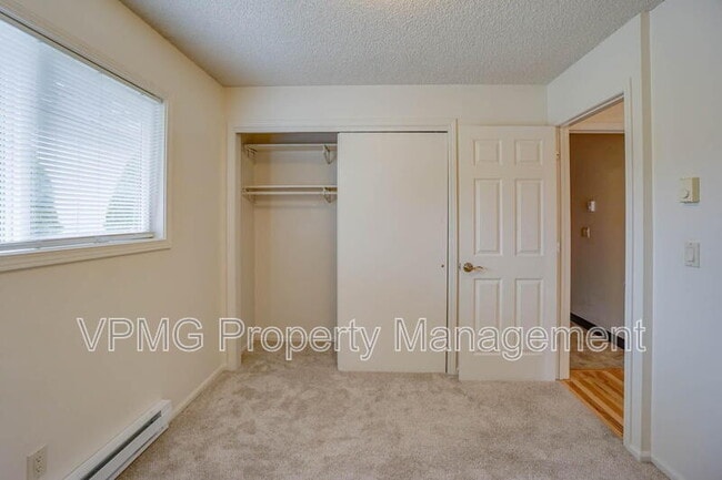Building Photo - 609 W McLoughlin Blvd
