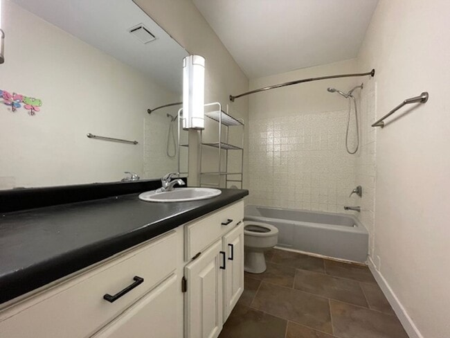 Building Photo - 5341 Bees Ln