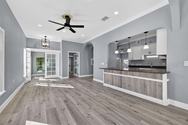 Building Photo - 2835 W Shelton Ave