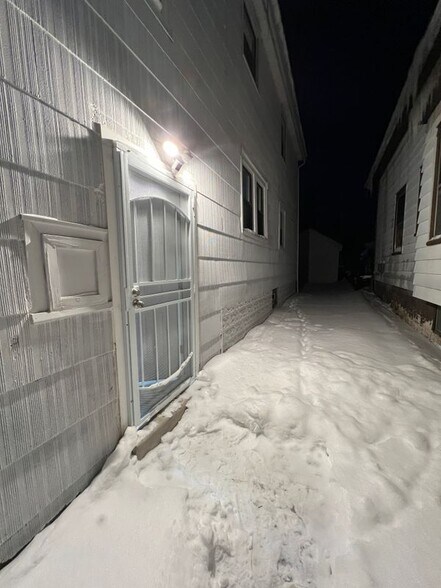 Building Photo - 130 Dartmouth Ave