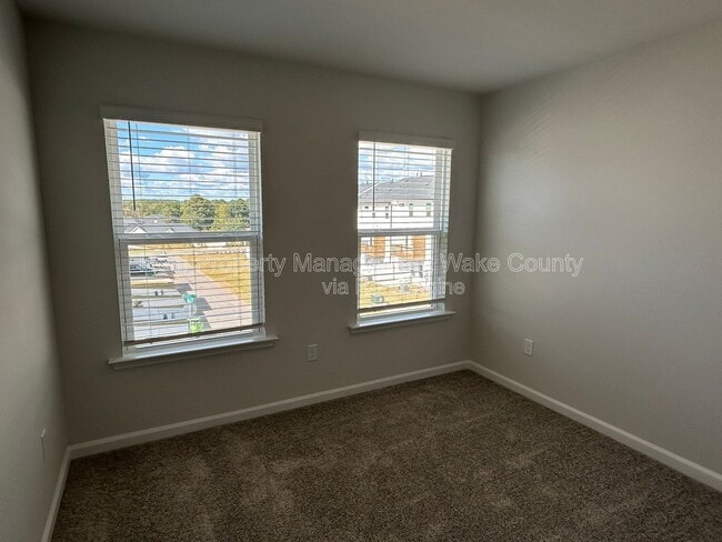 Building Photo - 2795 Cassius Dr