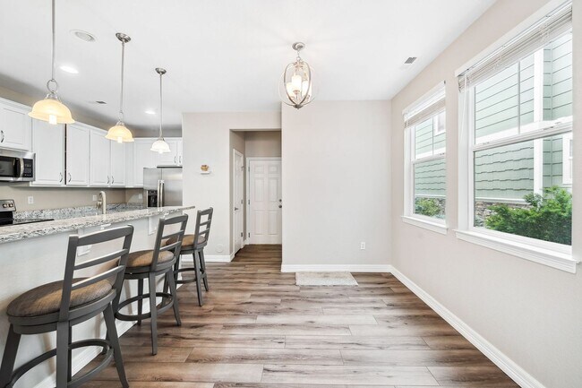 Building Photo - Modern 3BD, 2.5BA Cottonwood Condo with At...
