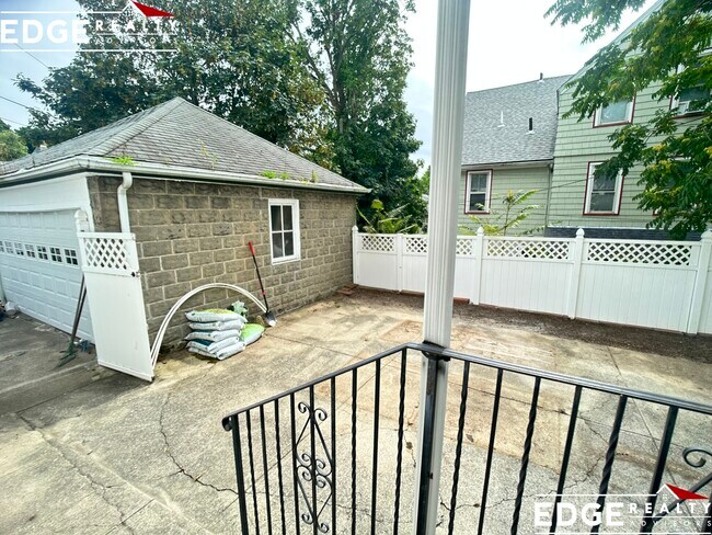 Building Photo - 19 Gordon St