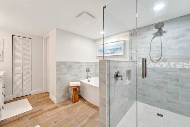 Building Photo - Make this your winter getaway!