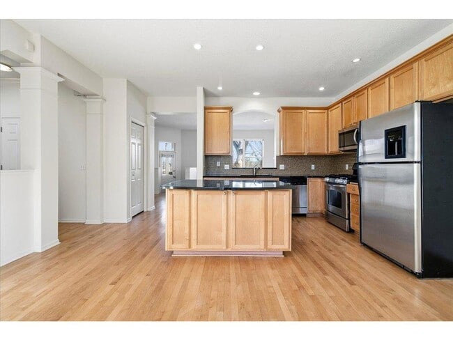 Building Photo - 325 W River Pkwy