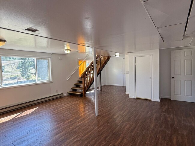Building Photo - 5 Bedroom Home Available In Spokane Valley!