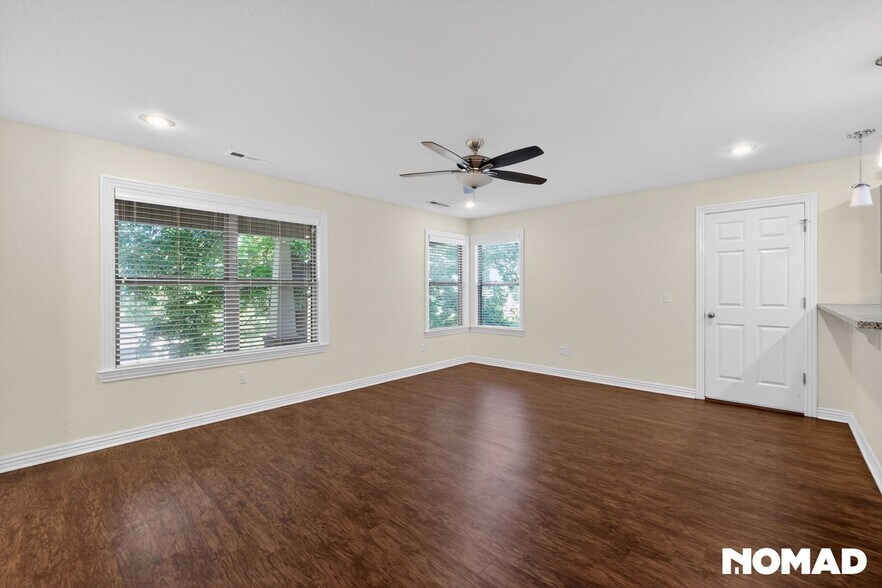 Building Photo - 2088 E Custer Ln