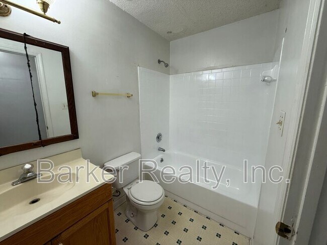 Building Photo - 2925 Golden Oak Ct