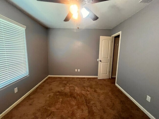 Building Photo - 2307 Tahoe Ave