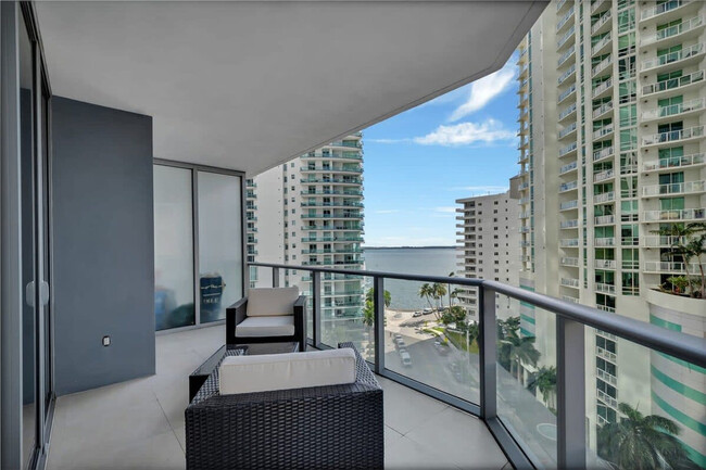 Building Photo - 1300 Brickell Bay Dr