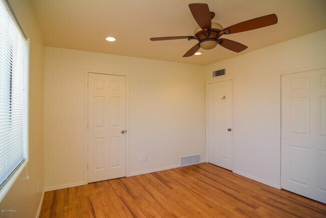 Building Photo - 3246 S Winona Cir