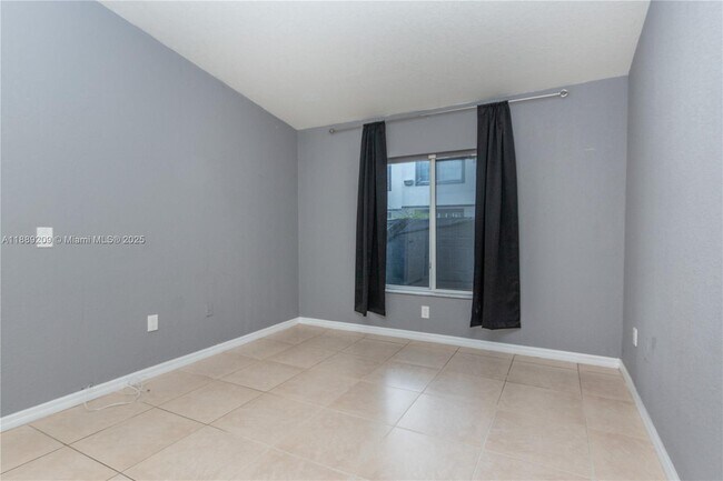 Building Photo - 3944 SW 48th Ave
