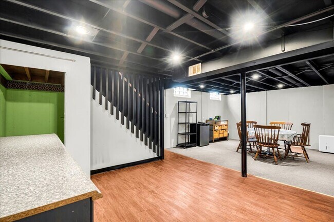 Building Photo - Charming Madison Heights Home with Garage and Fenced Yard