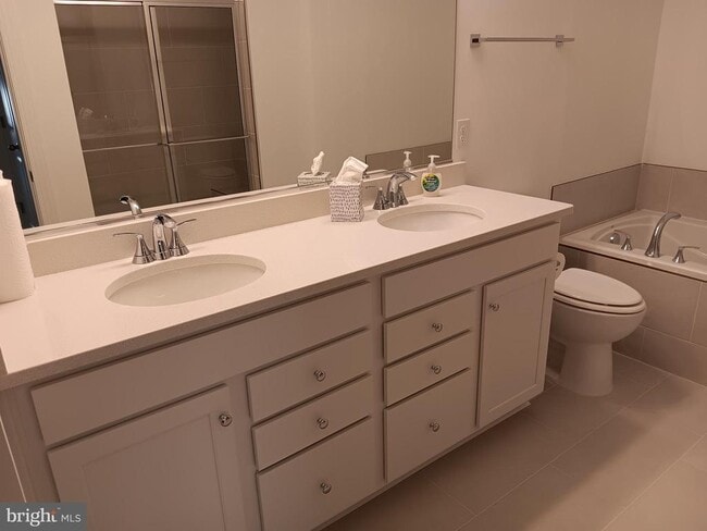 Building Photo - 4951 Longmire Wy