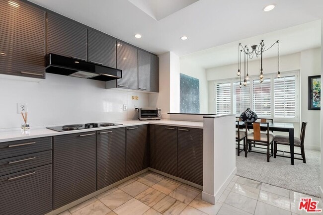 Building Photo - 10520 Wilshire Blvd